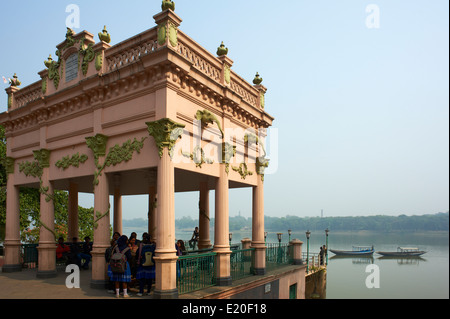 L'Inde, le Bengale occidental, Chandernagor (Chandannagar), ancienne colonie française, kiosque construit sur 1921 par M. Roquitte, Hooghly river Banque D'Images