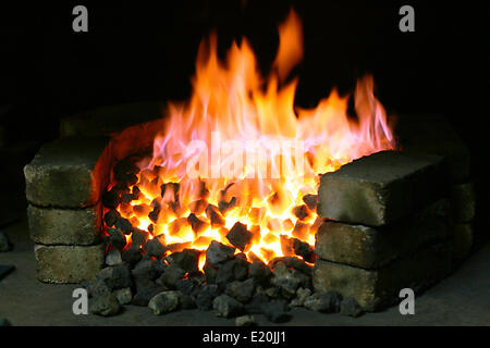 La combustion du charbon noir Banque D'Images