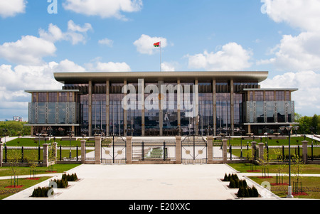 MINSK, BÉLARUS : Palais de l'indépendance.La résidence du Président de la République du Bélarus, Alexandre Loukachenko, à Minsk.Vue de jour depuis l'avant Banque D'Images