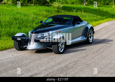 2001 Plymouth Prowler Black Tie Edition sur la chaussée Banque D'Images