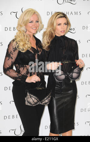 10 févr. 11, 2014 - Londres, Angleterre, Royaume-Uni - Michelle Mone et Abbey Clancy lancer la nouvelle collection Saint-valentin Ultimo à Debenhams. (Crédit Image : © Ferdaus Shamim/ZUMA/ZUMAPRESS.com) fil Banque D'Images