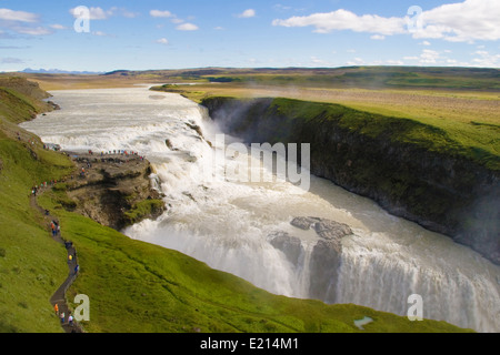 Cascade de Gullfoss dans le canyon de la rivière Hvita, centre du sud de l'Islande. Banque D'Images