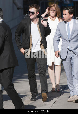 Hollywood, Californie, USA. 12 Juin, 2014. Robert Pattinson arrive à Jimmy Kimmel Live à Hollywood le Jeudi, 12 juin 2014. Crédit : David Bro/ZUMAPRESS.com/Alamy Live News Banque D'Images