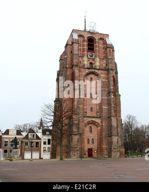 Oldehove Tower à Leeuwarden, Frise, Pays-Bas à Oldehoofster square. Datant du 16e siècle, célèbre monument de la capitale frisonne Banque D'Images