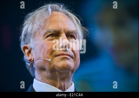 Le généticien RICHARD DAWKINS en parlant de 'la réalisation d'un scientifique' sur scène à Hay Festival 2014 ©Jeff Morgan Banque D'Images