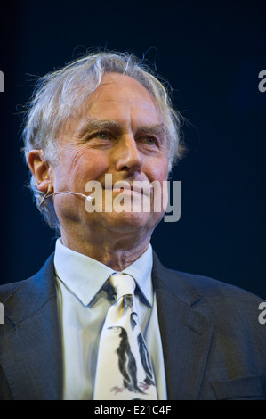 Le généticien RICHARD DAWKINS en parlant de 'la réalisation d'un scientifique' sur scène à Hay Festival 2014 ©Jeff Morgan Banque D'Images