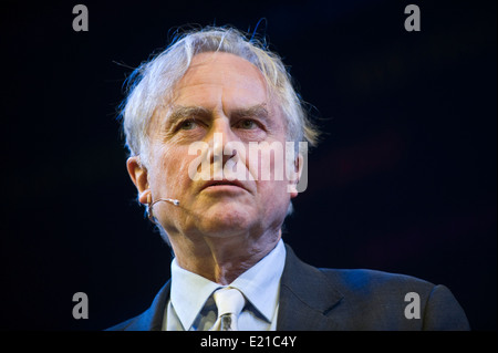 Le généticien RICHARD DAWKINS en parlant de 'la réalisation d'un scientifique' sur scène à Hay Festival 2014 ©Jeff Morgan Banque D'Images