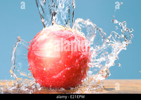 Frozen splash et couleur rose apple Banque D'Images