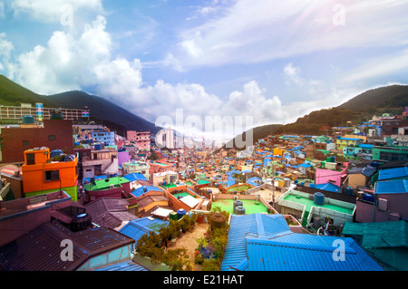 Gamcheon Cultural Village, également connu sous le nom de Santorin sur la mer du Sud. Explorer les ruelles colorées de Busan. Banque D'Images