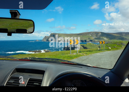 Façon sauvage de l'Atlantique coast road R263 Glen Head County Donegal Ireland Banque D'Images