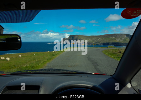 Façon sauvage de l'Atlantique coast road R263 Glen Head County Donegal Ireland Banque D'Images