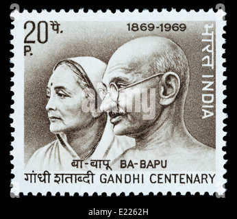 Inde - VERS 1980 : un timbre-poste imprimé en Inde montrant Mohandas Karamchand Gandhi, vers 1980 Banque D'Images