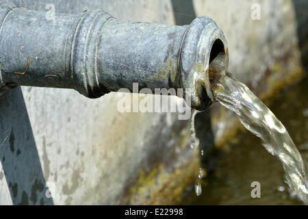 Ancienne pipe de l'eau in close up Banque D'Images