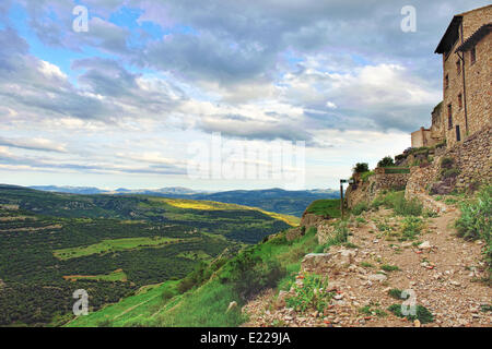 Sur la montagne. Petite ville Ares en Espagne. Banque D'Images