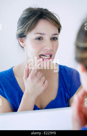 Femme avec un mal de dents Banque D'Images