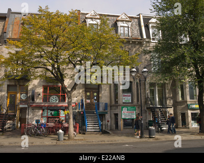 Quartier Latin de Montréal Québec Canada, avec des bâtiments de la rue des boutiques et restaurants Banque D'Images