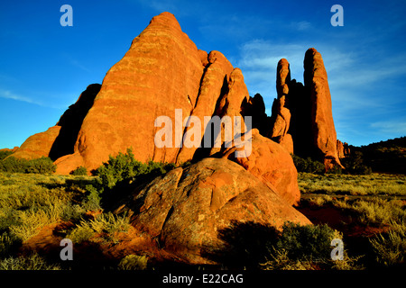 Les ailettes de grès au coucher du soleil à Arches National Park près de Moab, Utah Banque D'Images