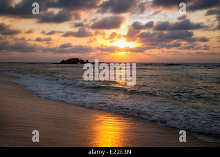 Coucher du soleil sur la plage. Punta Mita, Mexique Banque D'Images