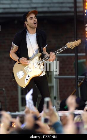 New York, NY, USA. 13 Juin, 2014. Paramore, Taylor York sur scène pour Good Morning America's (GMA) in le soleil Concert avec Paramore, Rumsey Playfield dans Central Park, New York, NY 13 juin 2014. Credit : Kristin Callahan/Everett Collection/Alamy Live News Banque D'Images