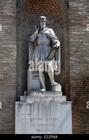 Antonio da Correggio (1489-1534). Peintre italien. Statue par Agostino Ferrarini. Place Garibaldi. Parme. L'Italie. Banque D'Images