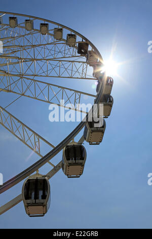 Entraînement de Madère, Brighton, Sussex. 13 juin 2014. Le soleil d'un ciel bleu sur la roue de Brighton. La température atteignait 24 degrés celsius sur la côte sud d'aujourd'hui. Credit : Julia Gavin/Alamy Live News Banque D'Images