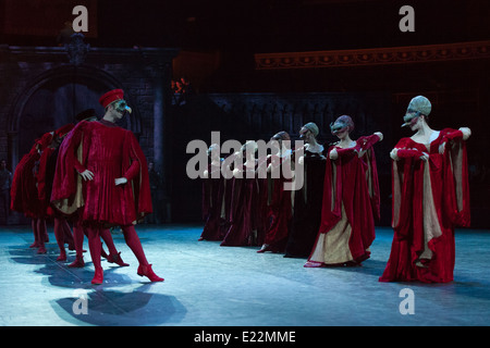 L'English National Ballet effectuant Derek Dean's Roméo & Juliette au Royal Albert Hall, Londres Banque D'Images