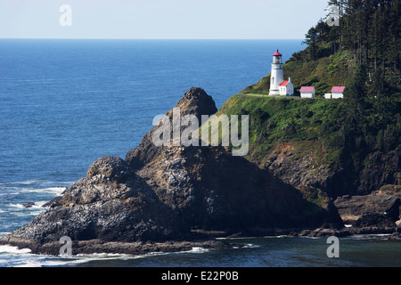 Heceta historique Head Lighthouse, un phare de travail, est situé 205 mètres au-dessus de l'océan Pacifique dans l'Oregon. Banque D'Images