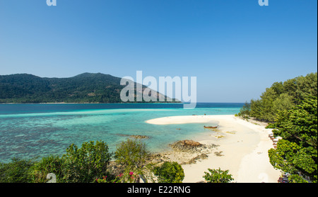 De superbes plages tropicales du parc national marin de Tarutao, Satun, le sud de la Thaïlande Banque D'Images