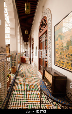 La magnifique Riad Dar El Ghalia, un petit riad de luxe dans le quartier historique de Medina, FES, Maroc. Banque D'Images