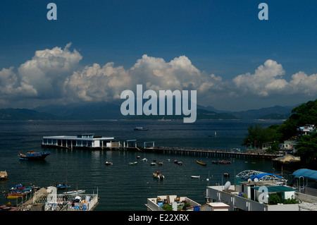 Quai de ferry de l'île de Lamma, Yung Shue Wan, île de Lamma, Hong Kong, Chine. © Kraig Lieb Banque D'Images