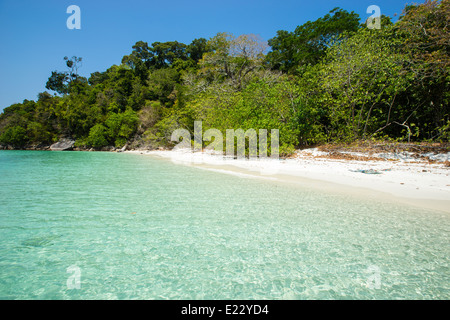 De superbes plages tropicales du parc national marin de Tarutao, Satun, le sud de la Thaïlande Banque D'Images