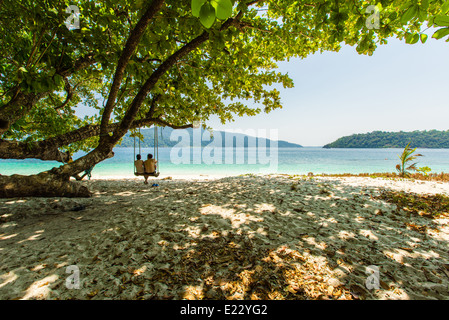 De superbes plages tropicales du parc national marin de Tarutao, Satun, le sud de la Thaïlande Banque D'Images