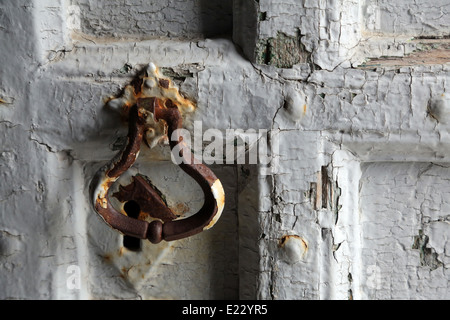 Poignée de porte ancienne, détail d'une ancienne porte de la Saint John the Baptist Church à Riomaggiore, ligurie, italie Banque D'Images