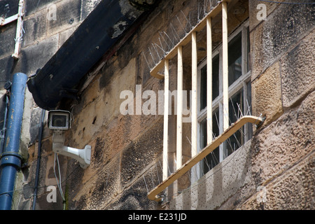 Caméra de surveillance sur le mur de Her Majesty's Prison Château de Lancaster, Lancashire, Angleterre Parc du Château UK Banque D'Images