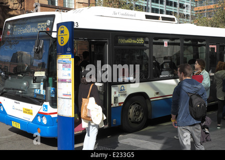 Les voyageurs à bord d'un bus de Sydney à Sydney, NSW, Chippendale, Australie Banque D'Images