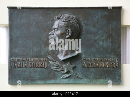 Plaque commémorative sur la maison où l'écrivain soviétique et russe Maxime Gorki vit en exil à Marianske Lazne, République tchèque. Banque D'Images