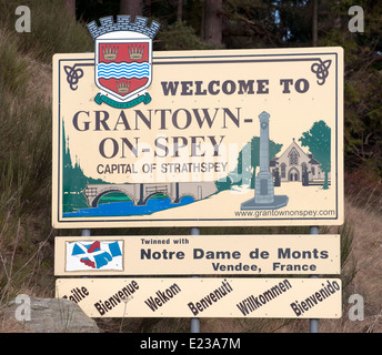 Bienvenue à signer à Grantown-on-Spey, le Parc National de Cairngorms, en Écosse, au Royaume-Uni. Banque D'Images