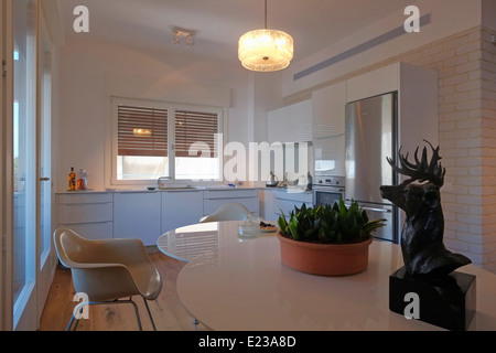 Rénové et conçu un style Bauhaus appartement à Tel Aviv ISRAËL Banque D'Images