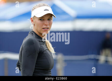 Eastbourne, Royaume-Uni. 14 Juin, 2014. Caroline Wozniacki International Aegon pratiques avec Ekaterina Makarova (RUS) au crédit du Devonshire Park : Action Plus Sport/Alamy Live News Banque D'Images