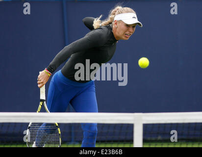 Eastbourne, Royaume-Uni. 14 Juin, 2014. Caroline Wozniacki International Aegon pratiques avec Ekaterina Makarova (RUS) au crédit du Devonshire Park : Action Plus Sport/Alamy Live News Banque D'Images