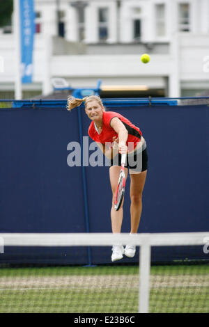 Eastbourne, Royaume-Uni. 14 Juin, 2014. Caroline Wozniacki International Aegon pratiques avec Ekaterina Makarova (RUS) au crédit du Devonshire Park : Action Plus Sport/Alamy Live News Banque D'Images