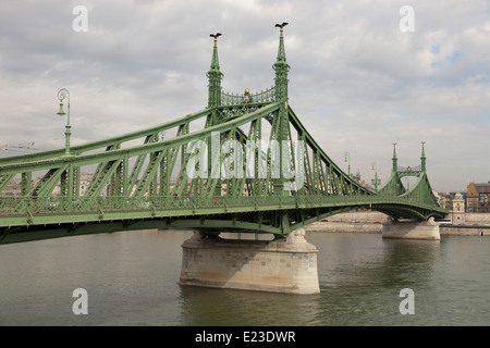 Pont de la liberté ou pont de la liberté, à Budapest, Hongrie Banque D'Images