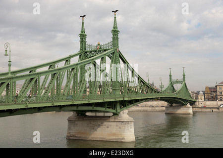 Pont de la liberté ou pont de la liberté, à Budapest, Hongrie Banque D'Images