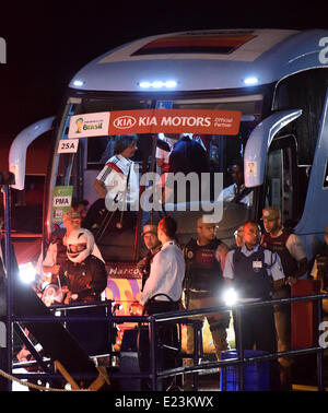 L'équipe nationale de football allemande prend le ferry de Santo Andre sur le chemin de l'aéroport de Porto Seguro, Brésil, 14 juin 2014. L'Allemagne fera face au Portugal dans leur groupe G match tour préliminaire à la Coupe du Monde de la Fifa 2014 le 16 juin 2014 à Salvador da Bahia. Photo : Thomas Eisenhuth/dpa Banque D'Images