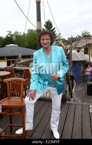 Rust, Allemagne. 14 Juin, 2014. La chanteuse de folk allemand Olaf Malolepski pose au cours de la répétition générale de l'ARD télévision musique spectacle 'immer wieder sonntags' à Europapark à Rust, Allemagne, 14 juin 2014. Photo : afp/Schackow Bodo - PAS DE SERVICE DE FIL/dpa/Alamy Live News Banque D'Images