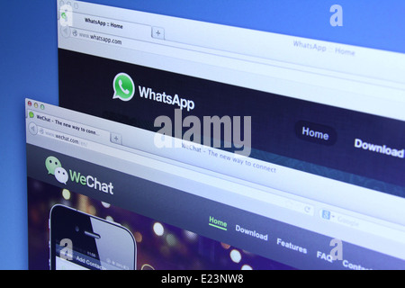 Photo de WhatsApp et WeChat sur un écran de surveillance. Ils sont célèbres pour les smartphones l'application de messagerie instantanée Banque D'Images