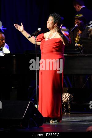 New York, NY, USA. 14 Juin, 2014. Aretha Franklin sur scène pour Soprano en concert au Radio City Music Hall, le Radio City Music Hall, New York, NY 14 juin 2014. Credit : Derek Storm/Everett Collection/Alamy Live News Banque D'Images