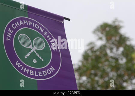 Wimbledon Londres, Royaume-Uni. 15 juin 2014 Haut de bannières comme les derniers préparatifs pour le championnat de tennis sur gazon de Wimbledon 2014 Lieu : Crédit amer ghazzal/Alamy Live News Banque D'Images