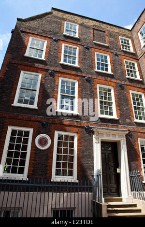 L'ancienne maison du célèbre écrivain et lexicographe anglais Samuel Johnson situé à 17 Gough Square à Londres. Banque D'Images