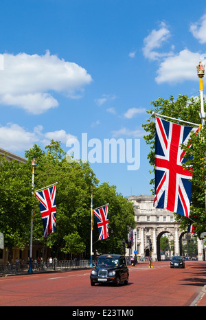 Vue de l'Admiralty Arch du Mall à Londres. Banque D'Images